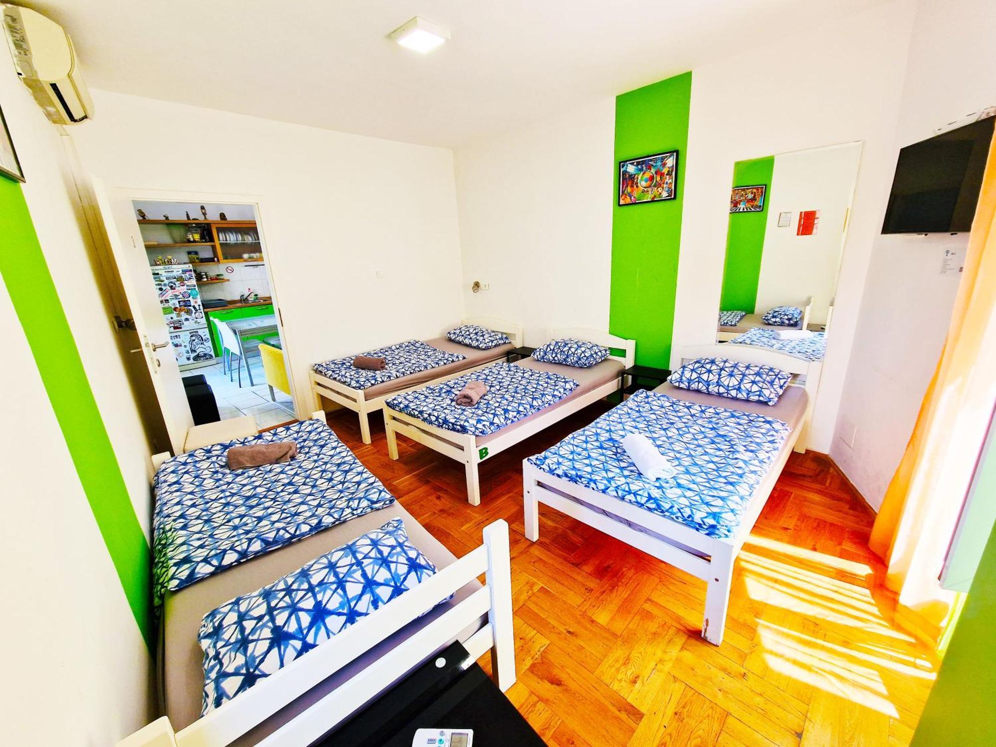 Croparadise Hostel Split Buitenkant foto