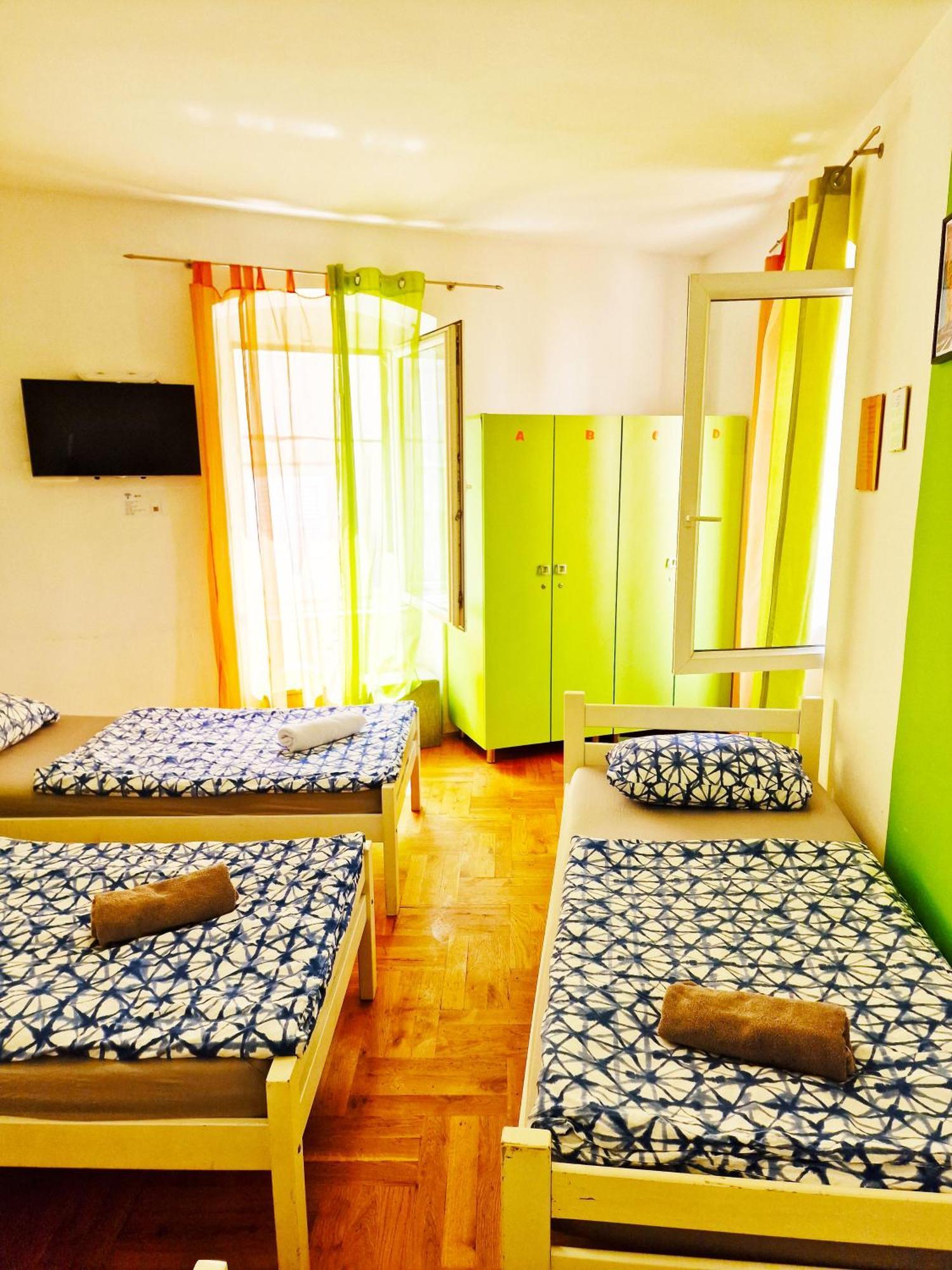 Croparadise Hostel Split Buitenkant foto