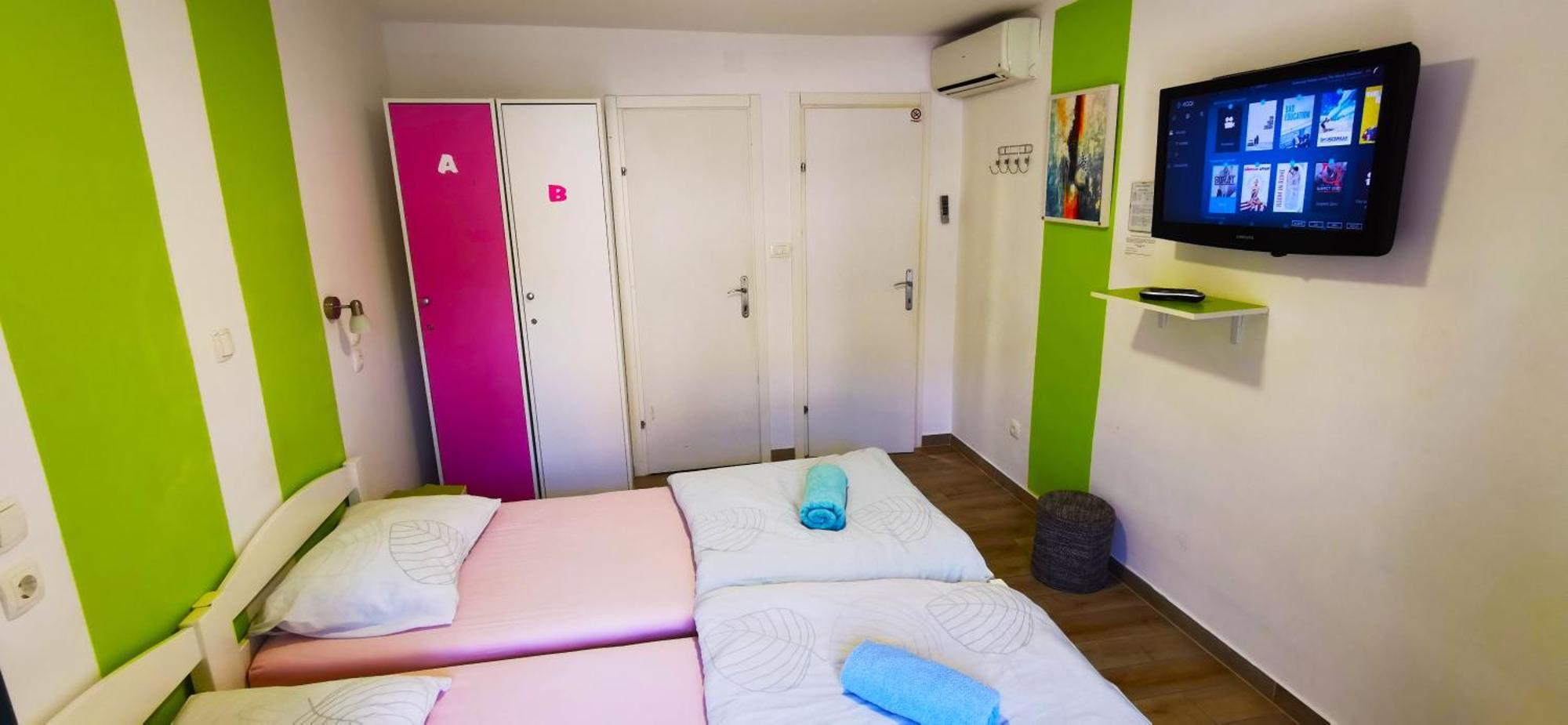 Croparadise Hostel Split Buitenkant foto
