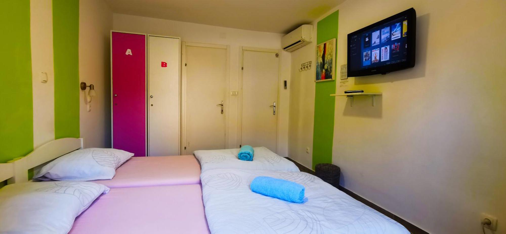 Croparadise Hostel Split Buitenkant foto